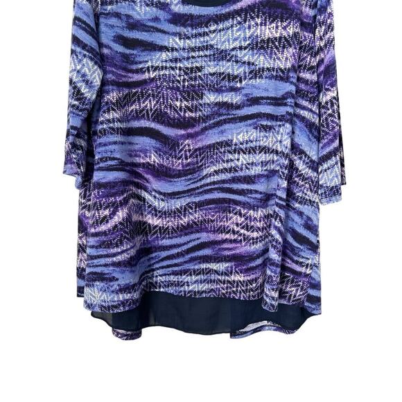 Catherines Top Size 1X Purple 3/4 Sleeve Scoop Neck Geometric Split Back Hi Lo - Picture 3 of 11